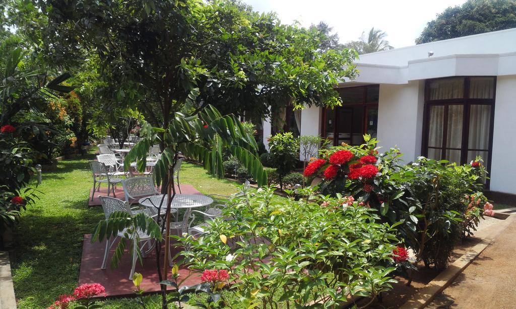 Hotel Melbourne Tourist Rest Anuradhapura Exterior foto