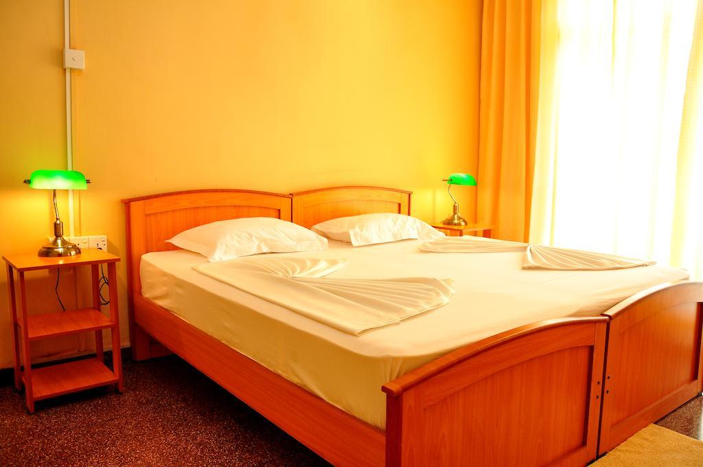 Hotel Melbourne Tourist Rest Anuradhapura Habitación foto