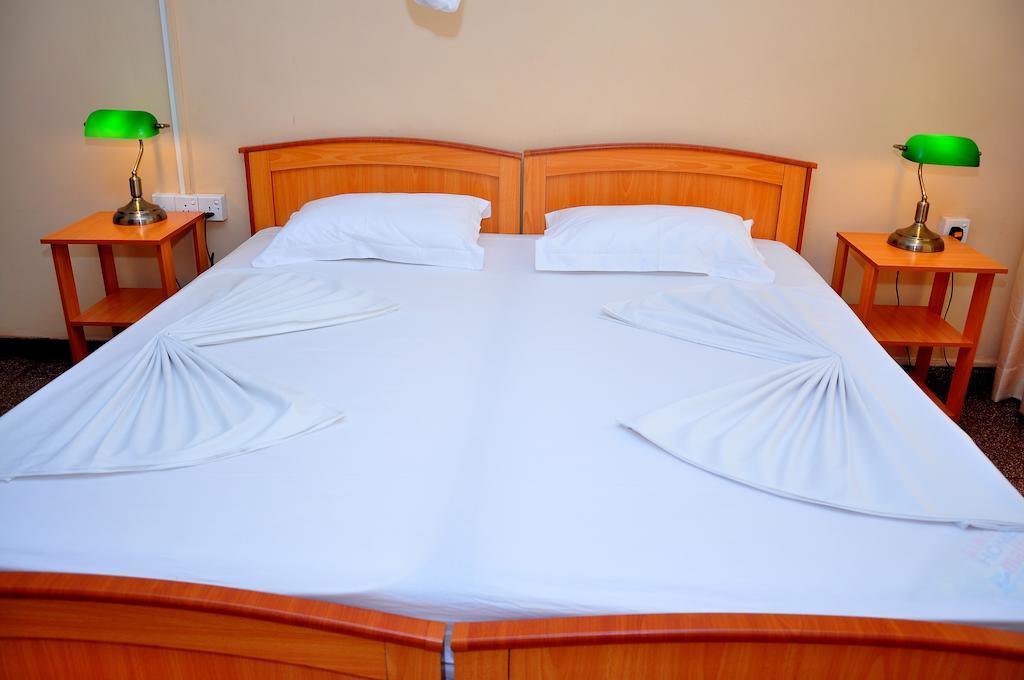 Hotel Melbourne Tourist Rest Anuradhapura Habitación foto