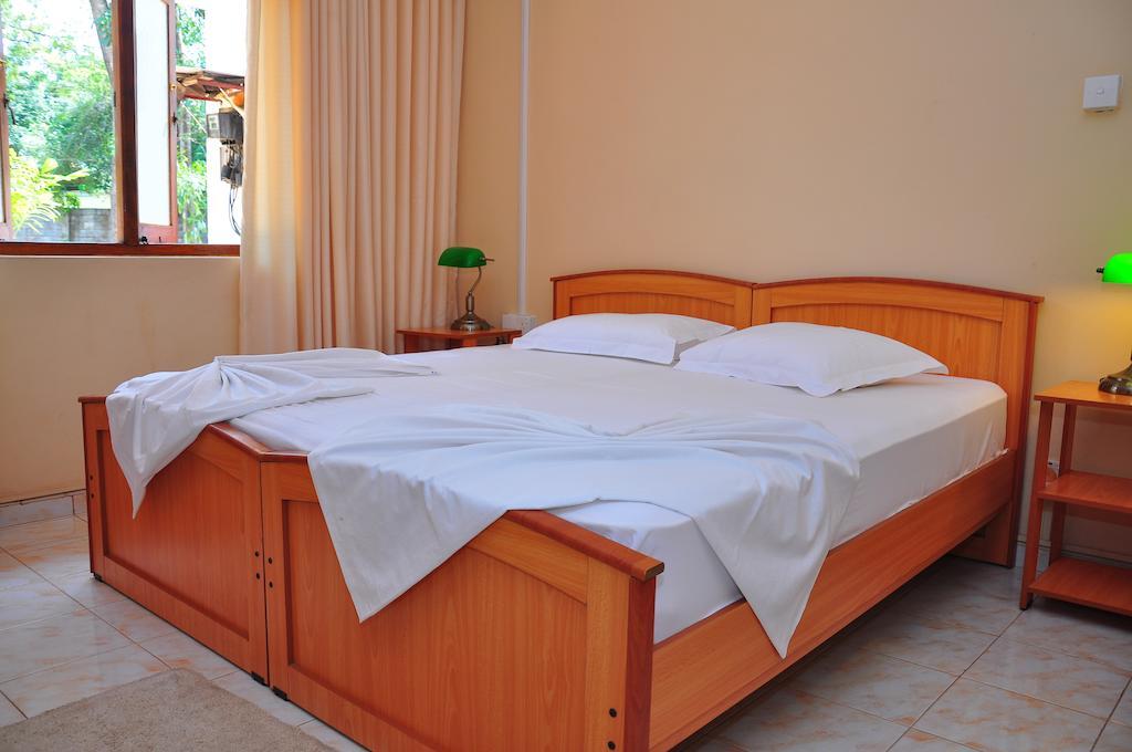 Hotel Melbourne Tourist Rest Anuradhapura Habitación foto