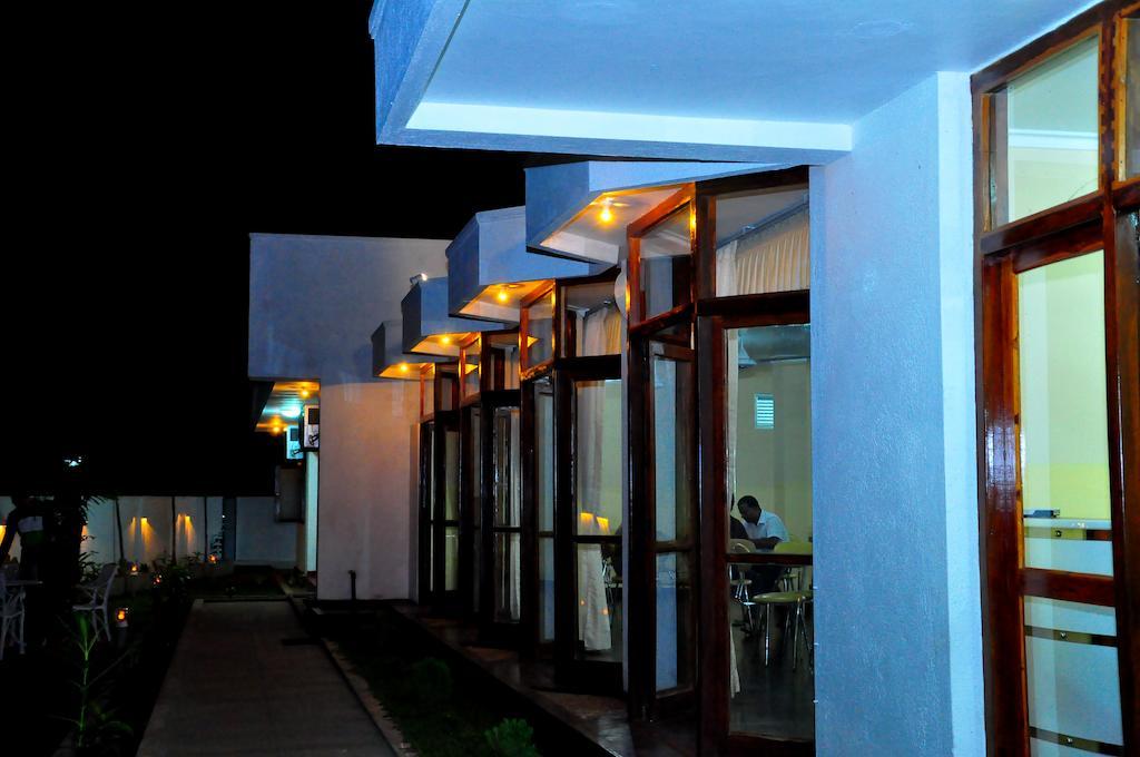 Hotel Melbourne Tourist Rest Anuradhapura Exterior foto