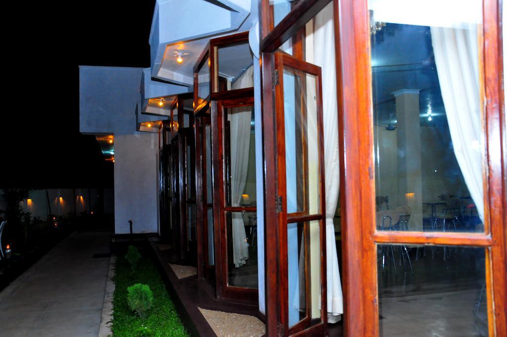 Hotel Melbourne Tourist Rest Anuradhapura Exterior foto