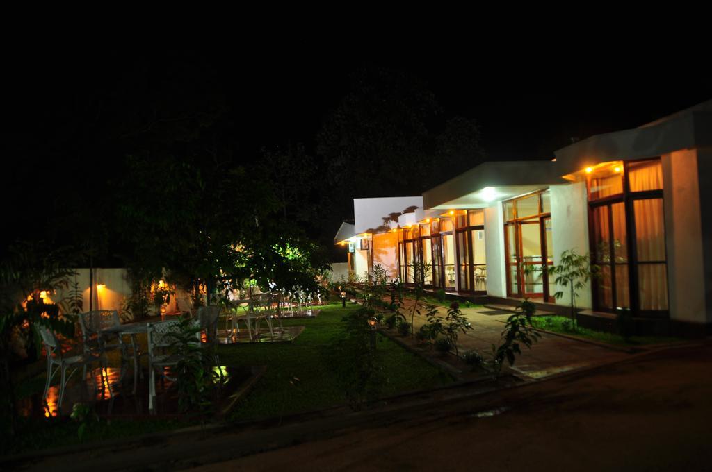 Hotel Melbourne Tourist Rest Anuradhapura Exterior foto