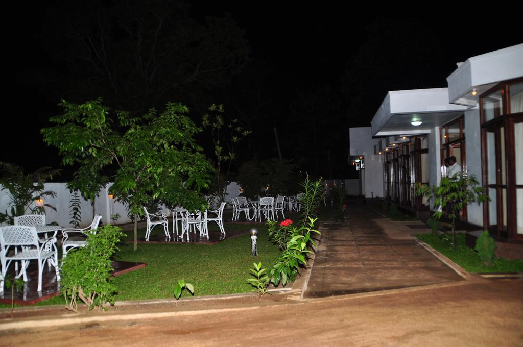 Hotel Melbourne Tourist Rest Anuradhapura Exterior foto