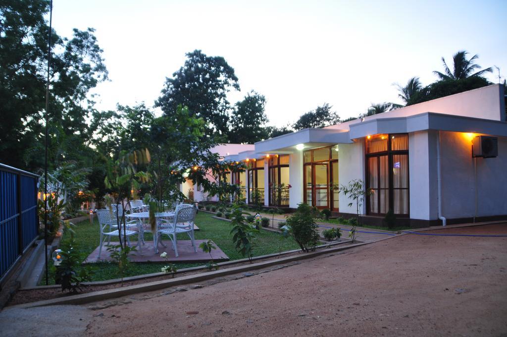 Hotel Melbourne Tourist Rest Anuradhapura Exterior foto