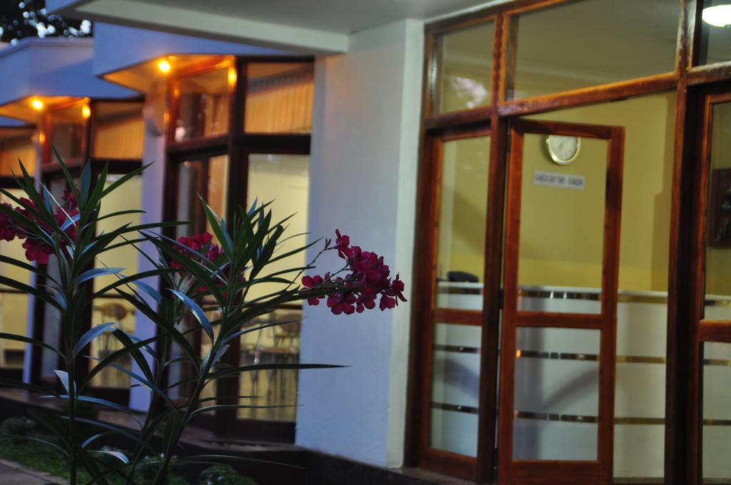 Hotel Melbourne Tourist Rest Anuradhapura Exterior foto