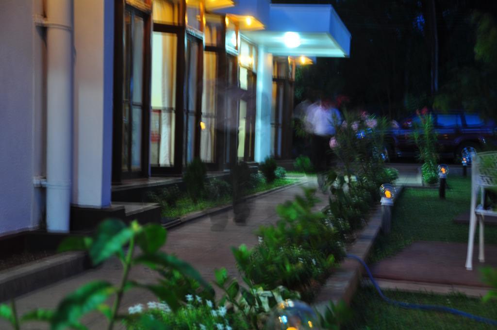Hotel Melbourne Tourist Rest Anuradhapura Exterior foto