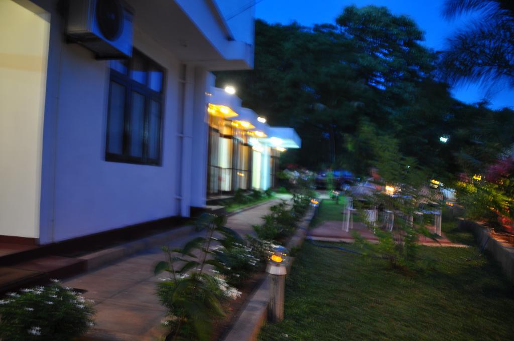 Hotel Melbourne Tourist Rest Anuradhapura Exterior foto