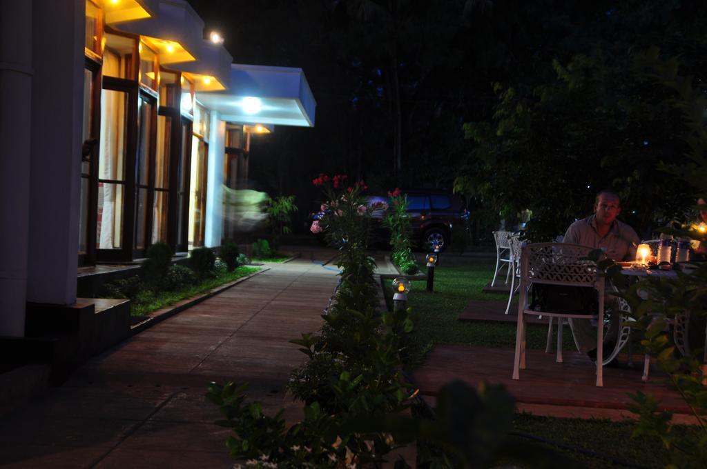Hotel Melbourne Tourist Rest Anuradhapura Exterior foto