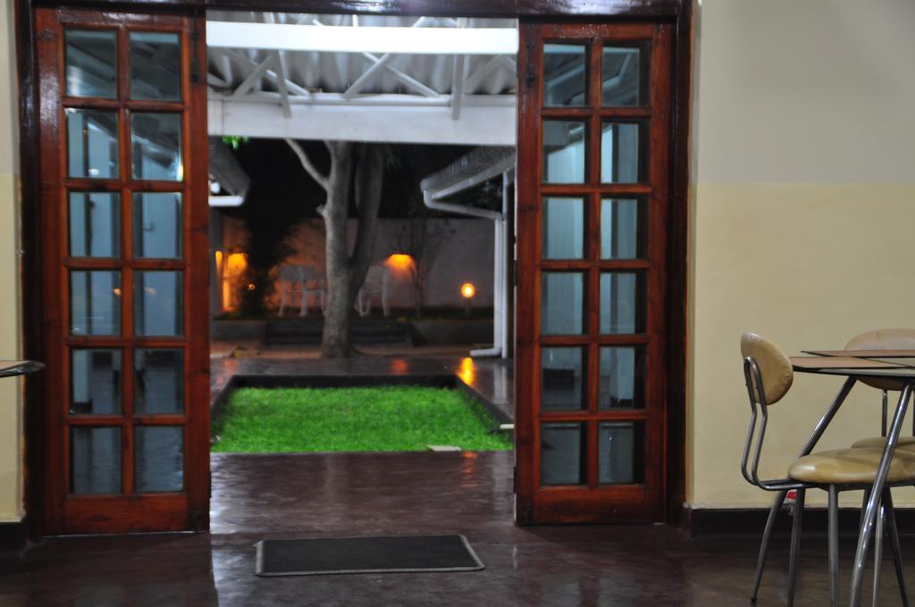 Hotel Melbourne Tourist Rest Anuradhapura Exterior foto