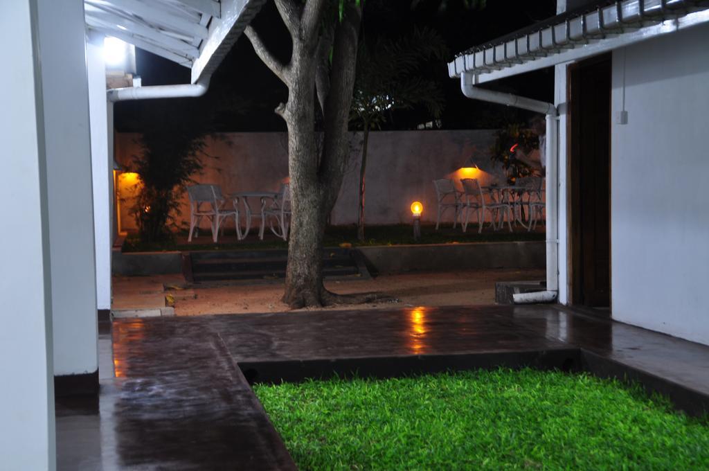Hotel Melbourne Tourist Rest Anuradhapura Exterior foto