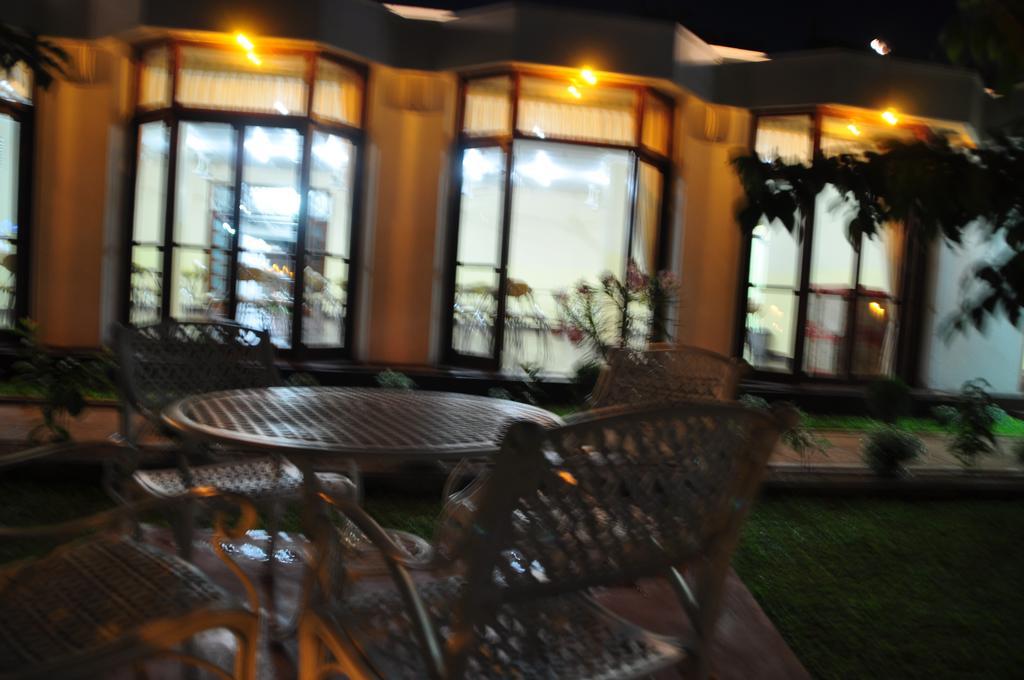 Hotel Melbourne Tourist Rest Anuradhapura Exterior foto