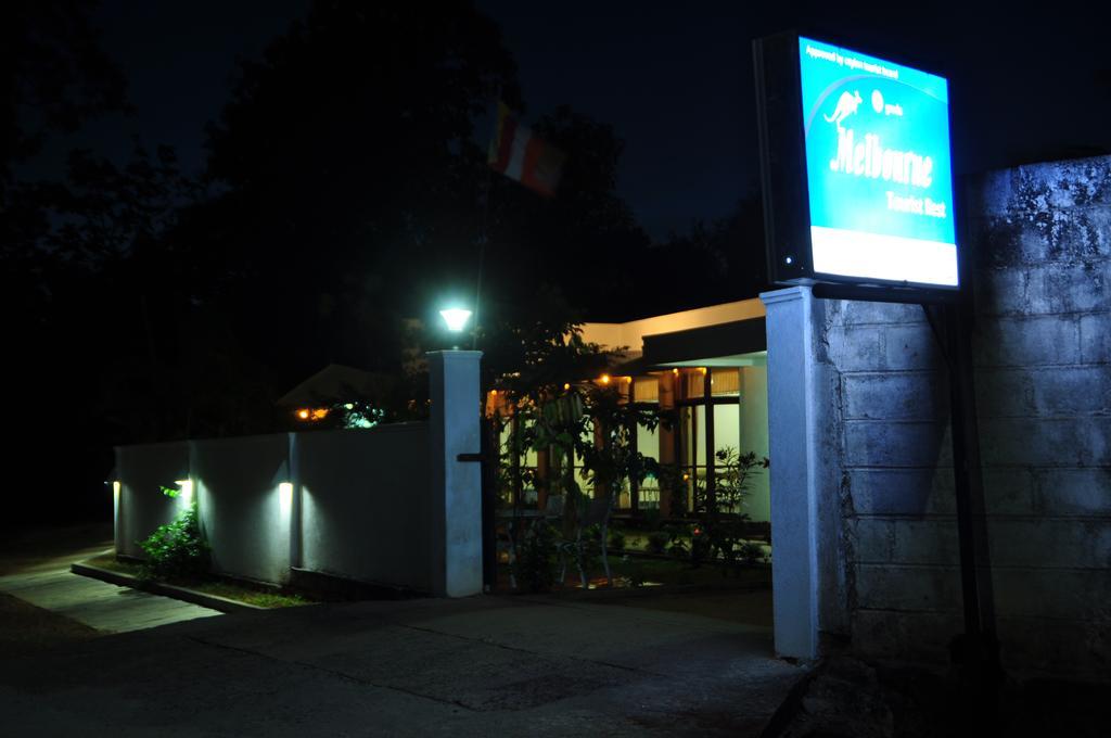 Hotel Melbourne Tourist Rest Anuradhapura Exterior foto