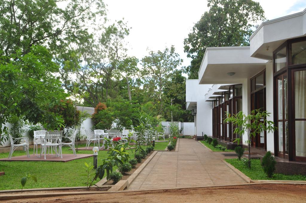 Hotel Melbourne Tourist Rest Anuradhapura Exterior foto
