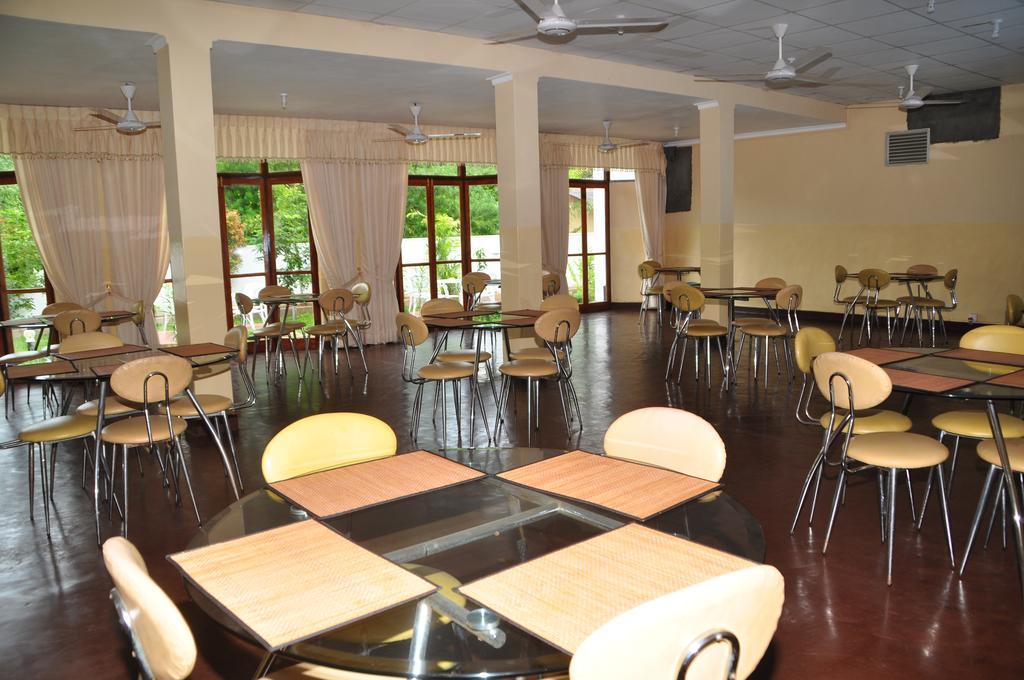 Hotel Melbourne Tourist Rest Anuradhapura Exterior foto