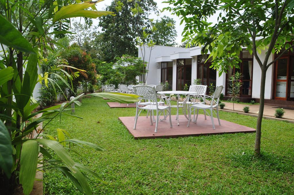 Hotel Melbourne Tourist Rest Anuradhapura Exterior foto