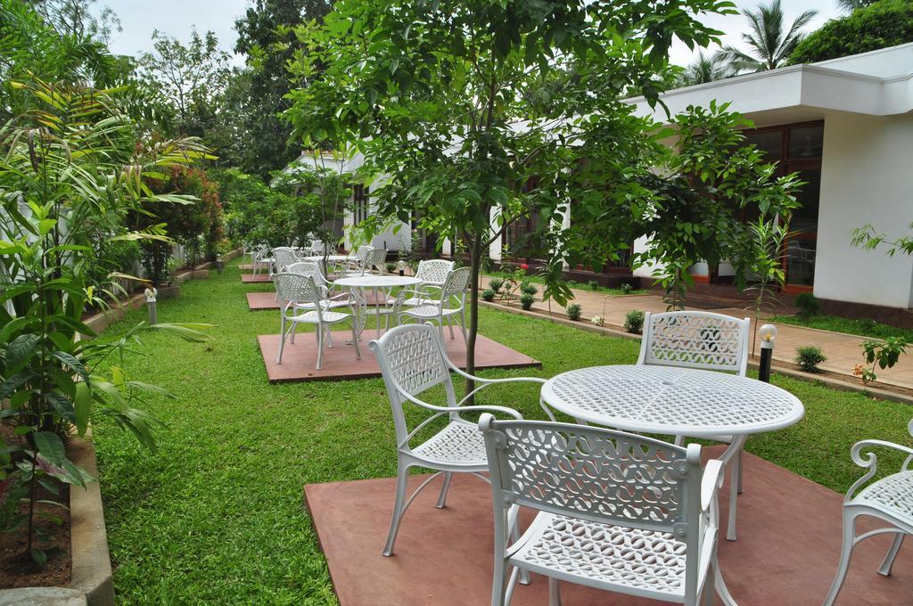 Hotel Melbourne Tourist Rest Anuradhapura Exterior foto