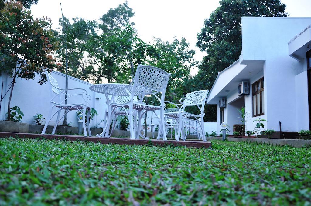 Hotel Melbourne Tourist Rest Anuradhapura Exterior foto