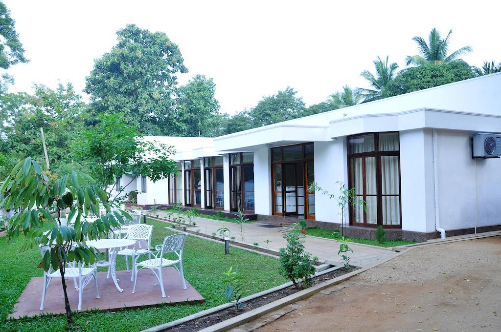 Hotel Melbourne Tourist Rest Anuradhapura Exterior foto