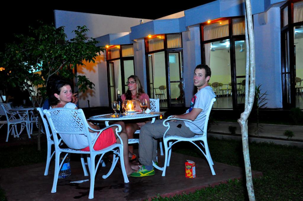 Hotel Melbourne Tourist Rest Anuradhapura Exterior foto
