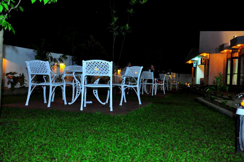 Hotel Melbourne Tourist Rest Anuradhapura Exterior foto