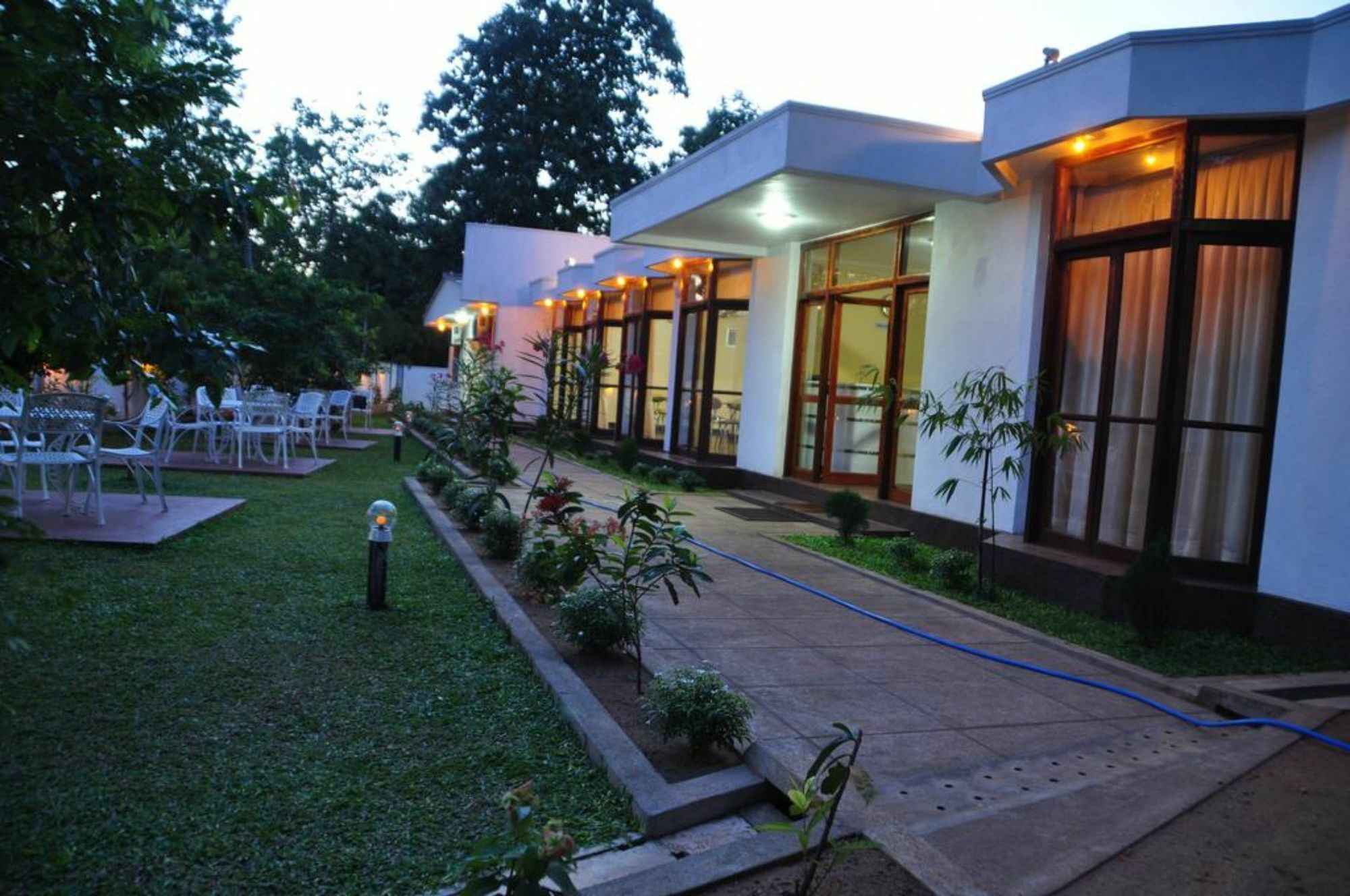 Hotel Melbourne Tourist Rest Anuradhapura Exterior foto